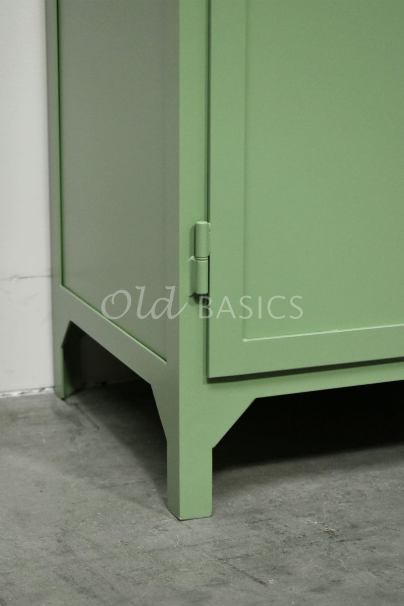 Detail van Apothekerskast Demi  Oak LED, 2 deuren, RAL6021, groen, materiaal staal